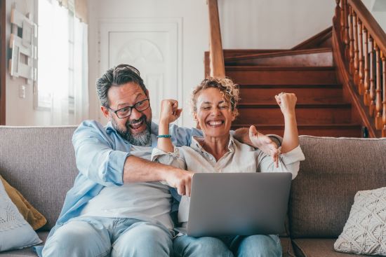 couple happy to sell their structured settlement payment