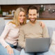 couple on laptop looking to sell structured settlement payments